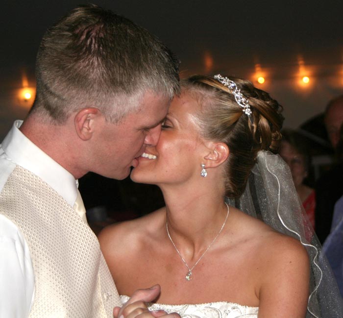 e&m kiss