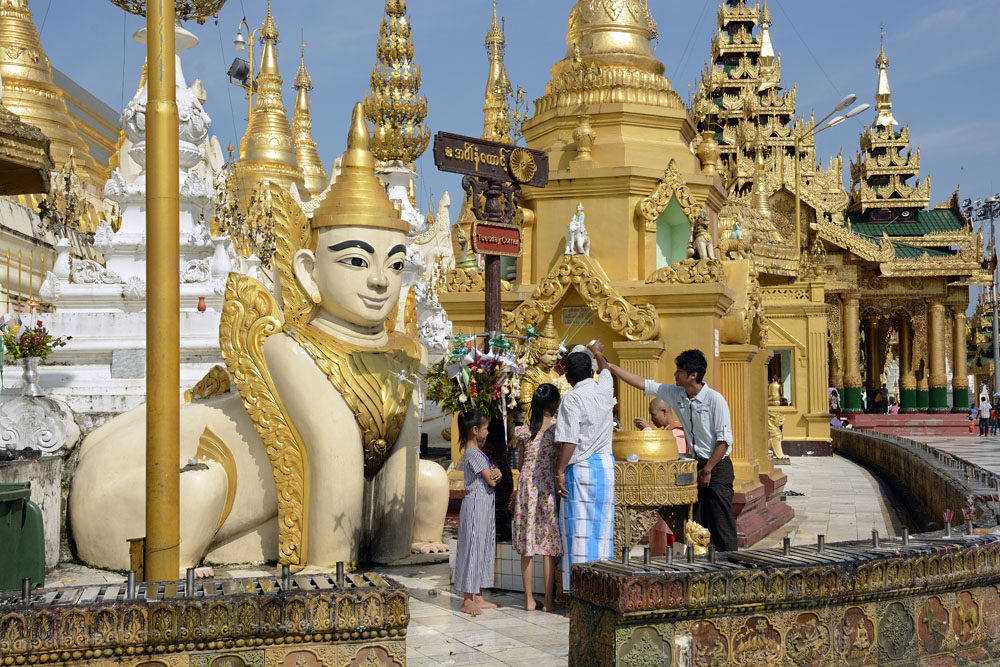 Tuesday Corner at Shwedagon Pagoda