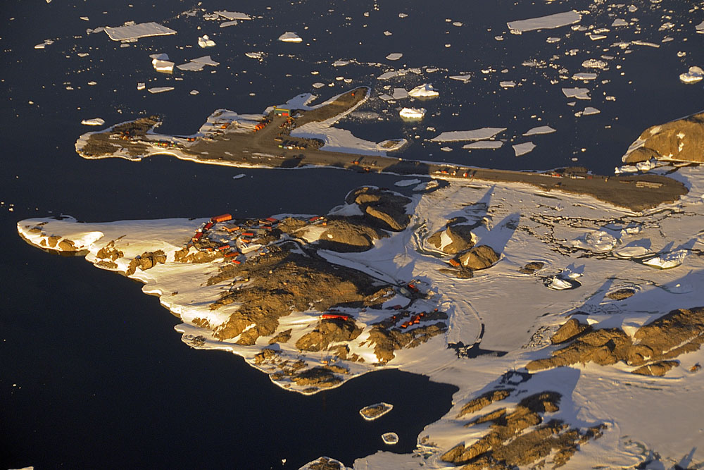 Buildings in use (on rocks, orange), but airstrip abandoned, at Dumont d'Urville