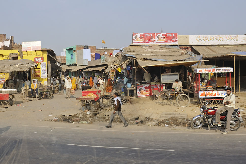 A village between Delhi and Agra