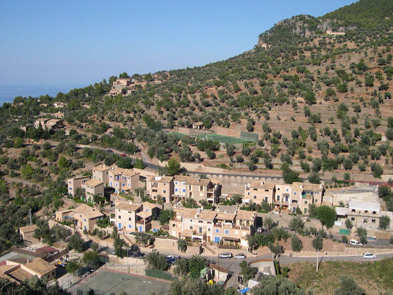 Mallorca 2004 / Village on Coastline