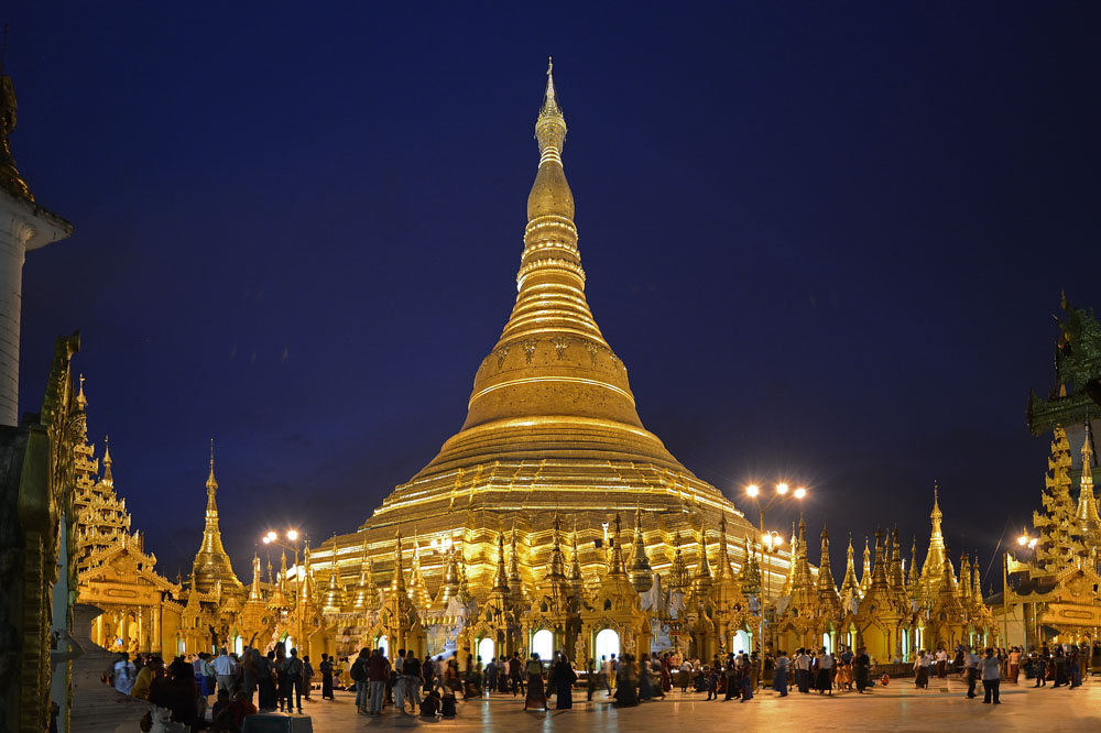 Shwedagon Pagoda at night