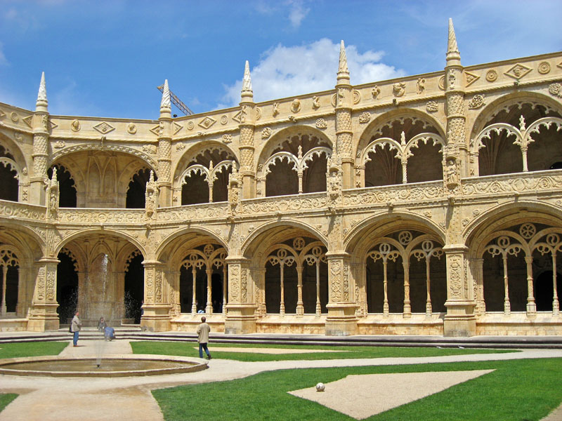 Cloister in Jerónimos Monastery