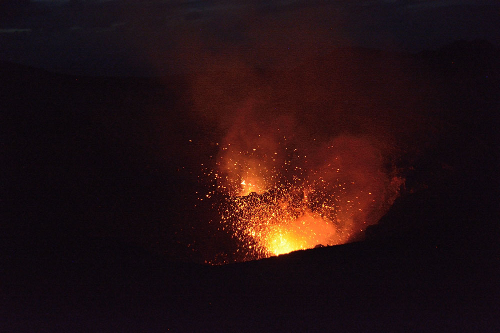Now completely dark, we are still on the rim watching the lightshow